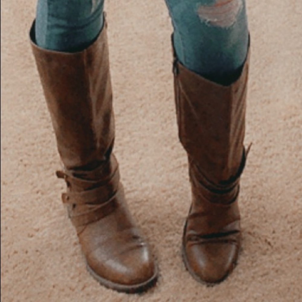 Boots, in fair condition. Size 8
